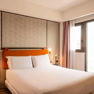 Otel Nh Centro, Katanya